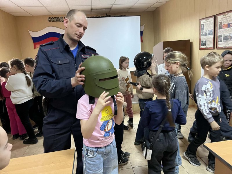 В Находке Приморского края школьники побывали на экскурсии отделе полиции